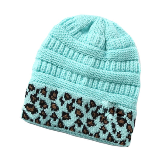 Gorro De Lana Color Nube Y  Borde Animal Print Cian Talla Estándar